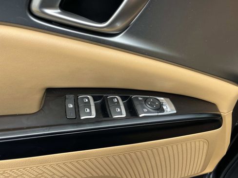 Certified 2024 Kia Carnival LX image 28