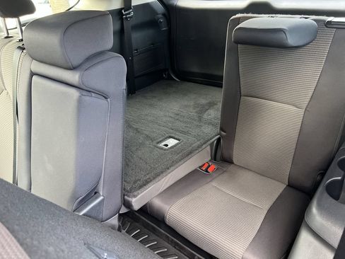 Used 2023 Toyota Highlander LE FWD image 33