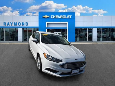 Used 2017 Ford Fusion SE FWD image 9