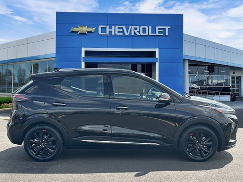 Certified 2023 Chevrolet Bolt EUV Premier w/ Sun & Sound Package FWD image 5