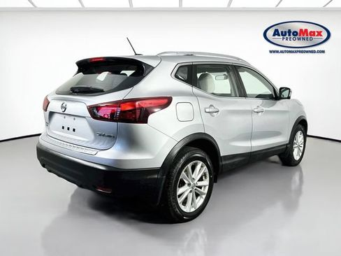 Used 2018 Nissan Rogue Sport SV w/ SV Technology Package AWD/4WD image 2