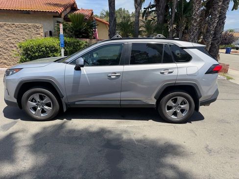 Used 2022 Toyota RAV4 LE AWD/4WD image 9