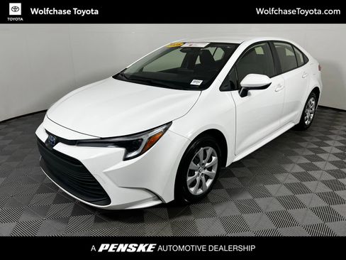 Certified 2025 Toyota Corolla LE image 1