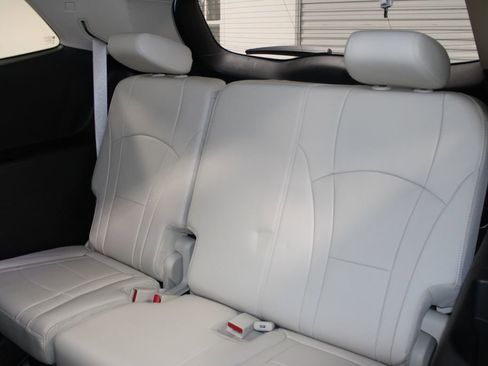 Used 2024 Buick Enclave Essence w/ Technology Package image 19