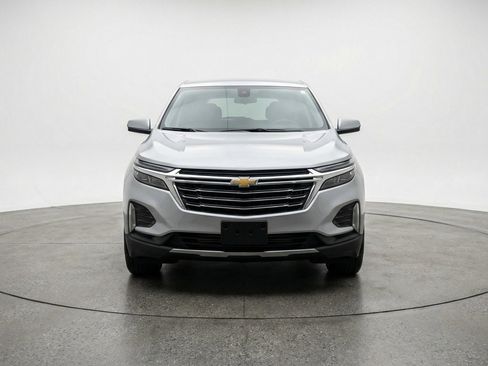Used 2025 Chevrolet Equinox LT image 2