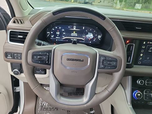 Used 2024 GMC Yukon Denali w/ Advanced Technology Package RWD image 25