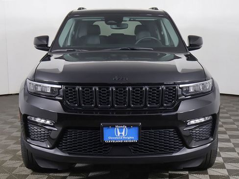 Used 2023 Jeep Grand Cherokee Limited w/ Black Appearance Package AWD/4WD image 12