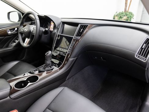 Used 2018 INFINITI Q50 Luxe w/ Cargo Package (L95) RWD image 13