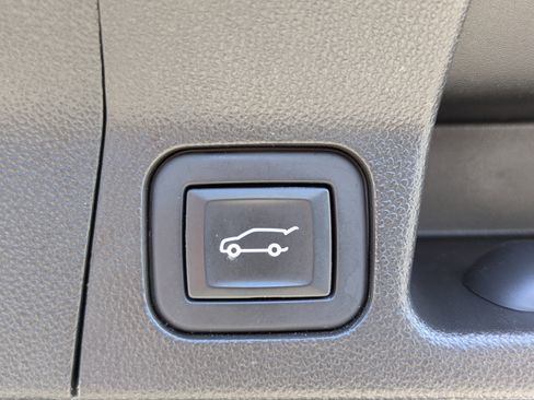 Used 2022 GMC Acadia SLE w/ Driver Convenience Package image 14