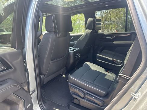 Used 2025 GMC Yukon Elevation w/ Elevation Premium Package image 14