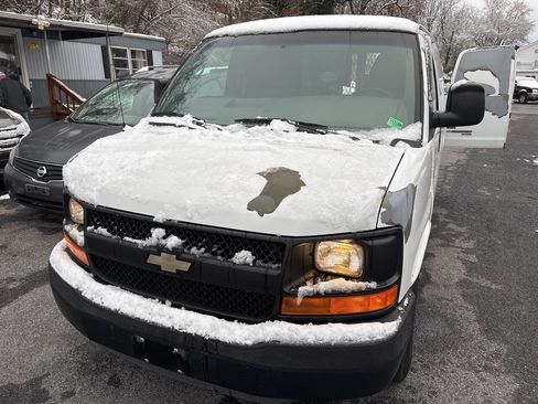 Used 2011 Chevrolet Express 3500 image 2