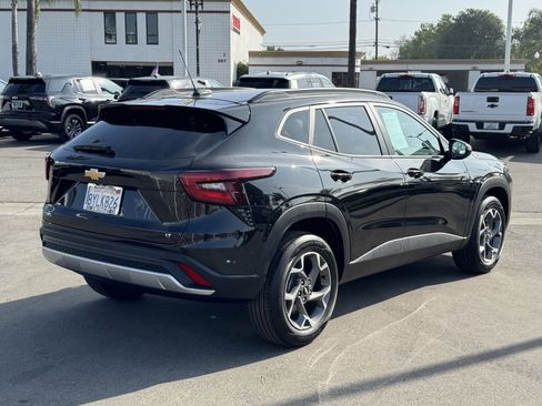 Used 2025 Chevrolet Trax LT image 4