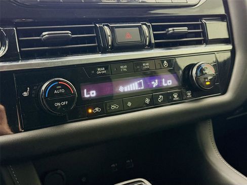 Used 2023 Nissan Pathfinder SL w/ SL Premium Package FWD image 14