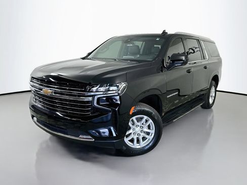 Used 2021 Chevrolet Suburban LT RWD image 3