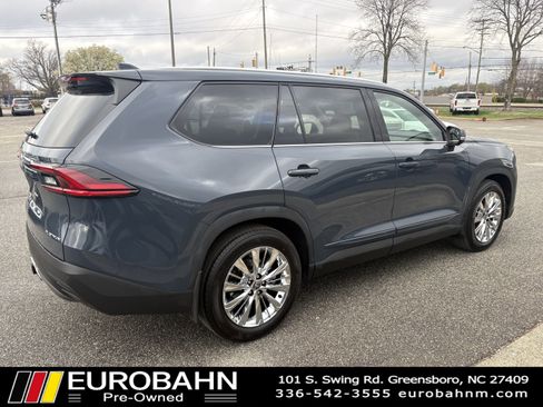 Used 2025 Toyota Grand Highlander image 27