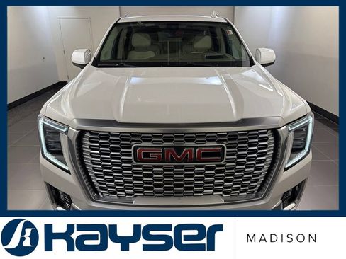 Used 2022 GMC Yukon XL Denali w/ Denali Premium Package AWD/4WD image 2