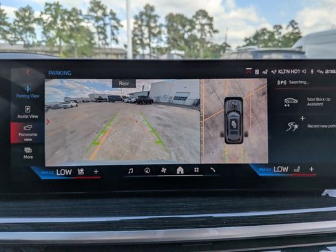 Used 2025 BMW X7 M60i image 11