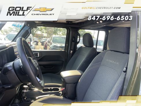 Used 2024 Jeep Wrangler Unlimited Sahara AWD/4WD image 15