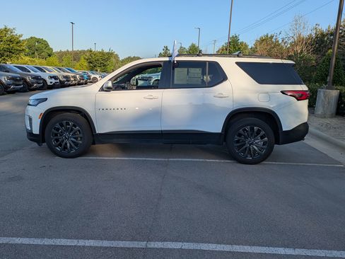 Used 2023 Chevrolet Traverse RS FWD image 7