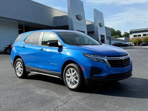 Used 2024 Chevrolet Equinox LS AWD/4WD image 2