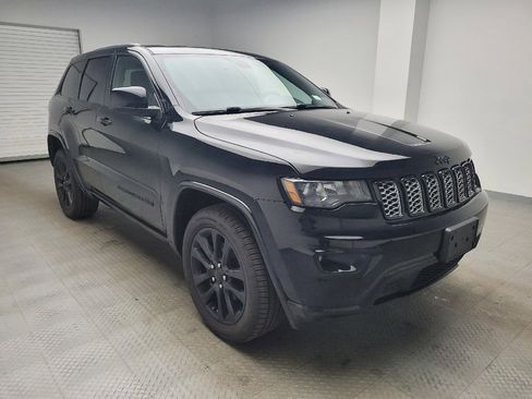 Used 2019 Jeep Grand Cherokee Altitude image 13