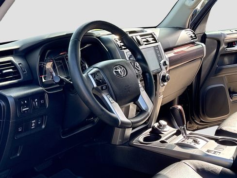 Used 2022 Toyota 4Runner Limited AWD/4WD image 4