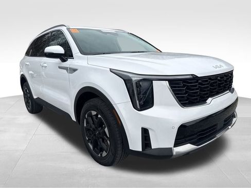 Used 2024 Kia Sorento S image 11