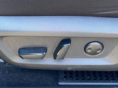 Used 2023 Nissan Rogue SV image 13