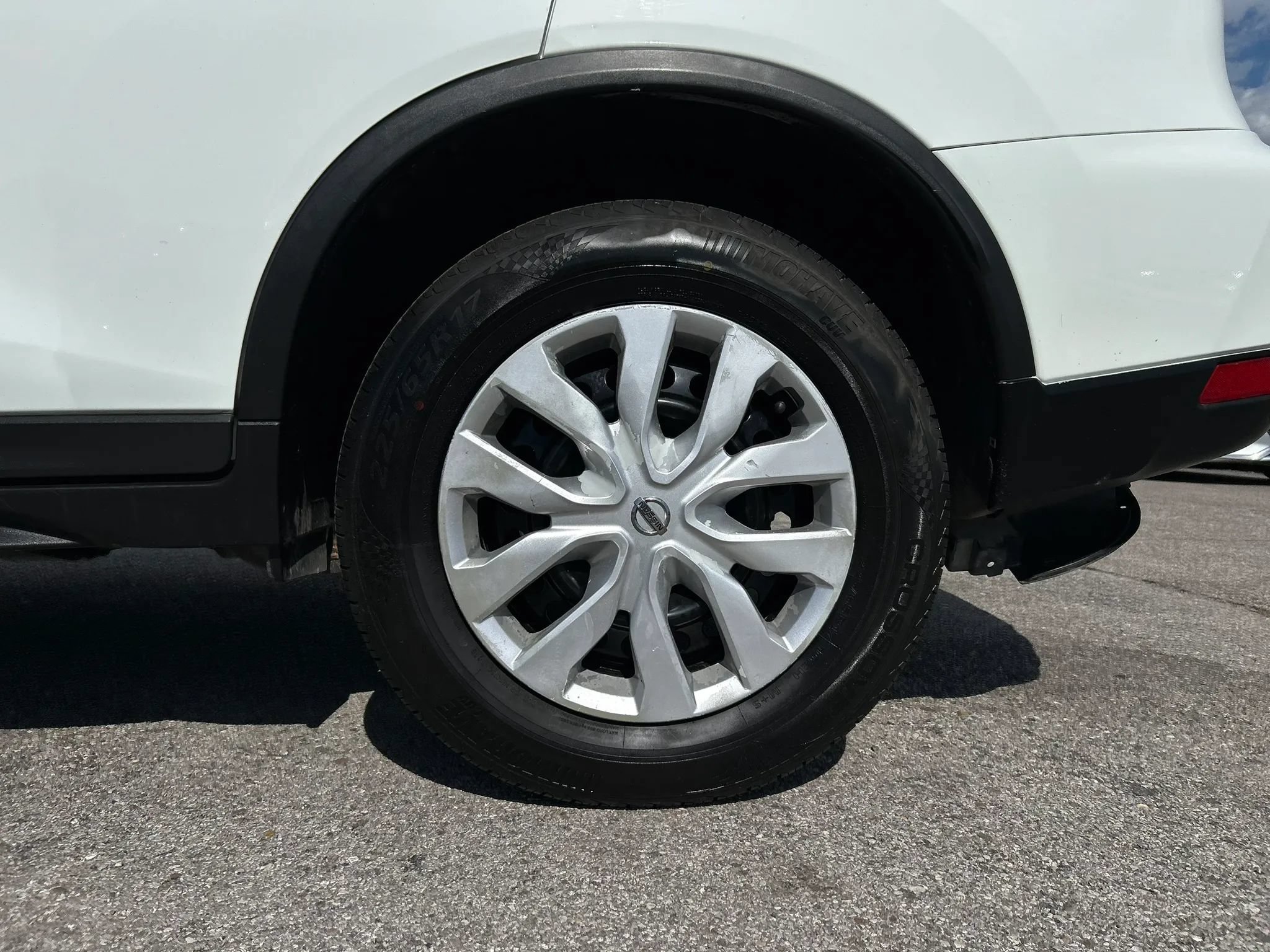 Used 2017 Nissan Rogue S AWD/4WD image 42
