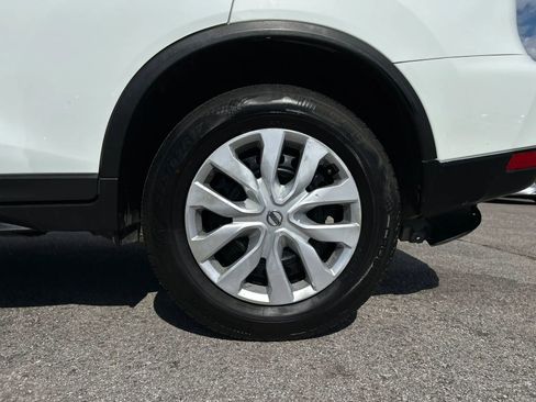 Used 2017 Nissan Rogue S AWD/4WD image 42