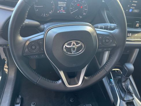 Used 2025 Toyota Corolla Cross LE image 29