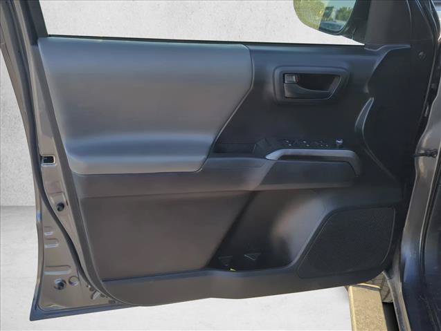 Used 2017 Toyota Tacoma SR5 w/ Tow Package RWD image 8