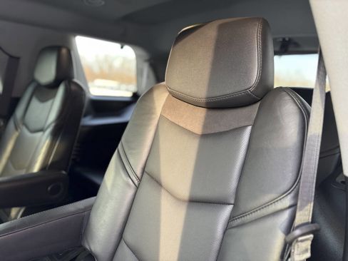 Used 2018 Cadillac Escalade Premium Luxury image 20