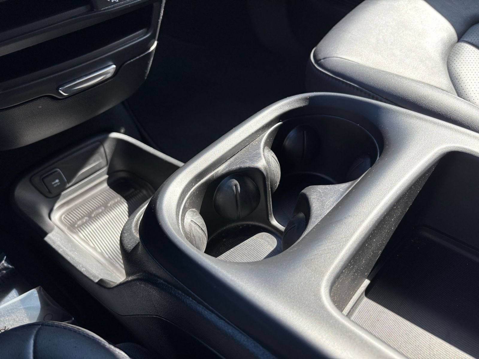 Used 2025 Chrysler Pacifica Select FWD image 43
