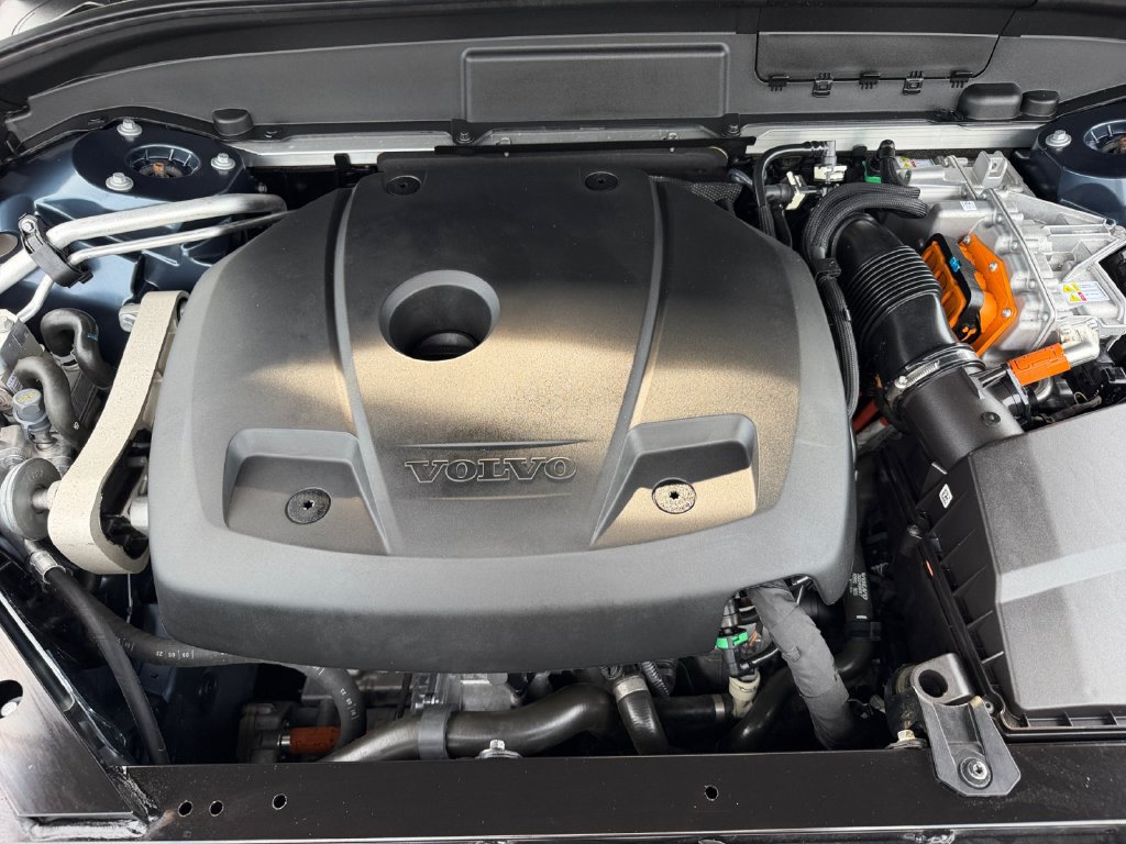 Certified 2024 Volvo XC60 T8 Core w/ Climate Package AWD/4WD image 29