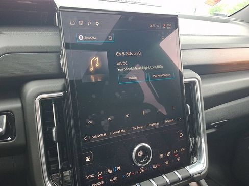 Used 2026 GMC Yukon Denali w/ Sun & Power Step Package AWD/4WD image 19