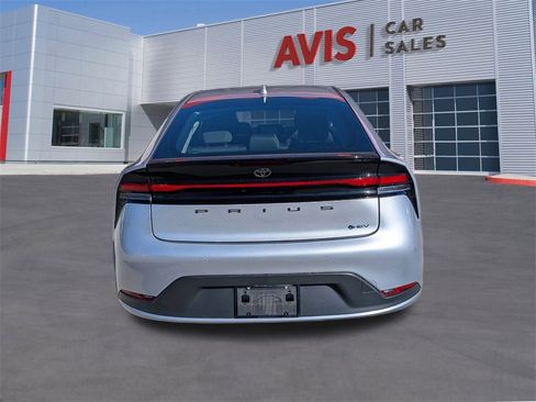 Used 2025 Toyota Prius LE image 7