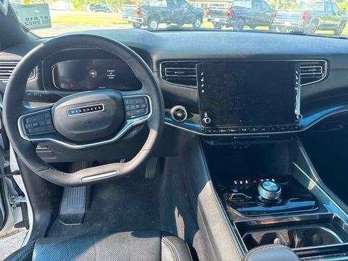 Used 2022 Jeep Wagoneer Series I w/ Convenience Group I AWD/4WD image 16