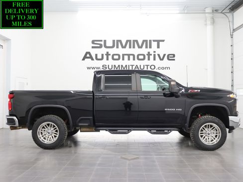 Used 2024 Chevrolet Silverado 2500 LT AWD/4WD image 1