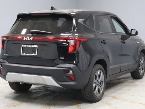 Used 2024 Kia Seltos LX AWD/4WD image 7