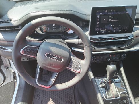 Used 2023 Jeep Compass Trailhawk AWD/4WD image 15