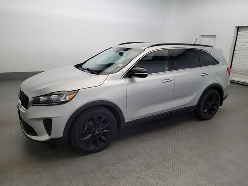 Used 2019 Kia Sorento S image 2