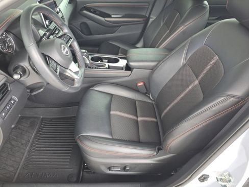 Used 2023 Nissan Altima 2.5 SR FWD image 11
