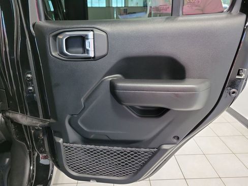 Used 2020 Jeep Wrangler Unlimited Rubicon w/ Steel Bumper Group AWD/4WD image 11