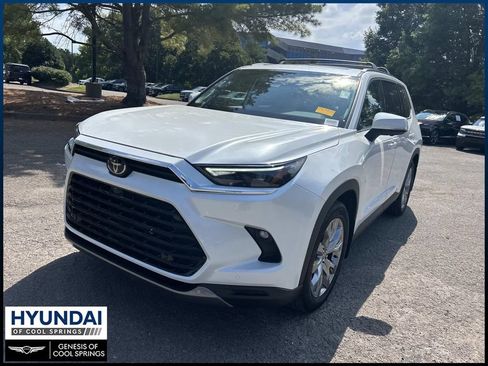 Used 2025 Toyota Grand Highlander FWD image 3