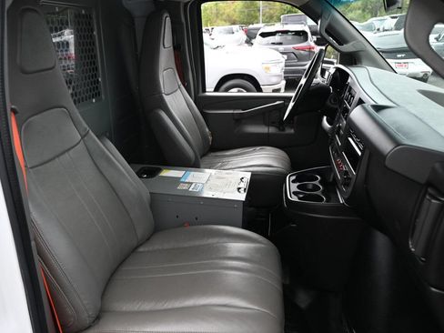 Used 2016 Chevrolet Express 2500 RWD image 9