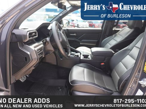 Used 2025 Toyota Tacoma TRD Sport AWD/4WD image 7