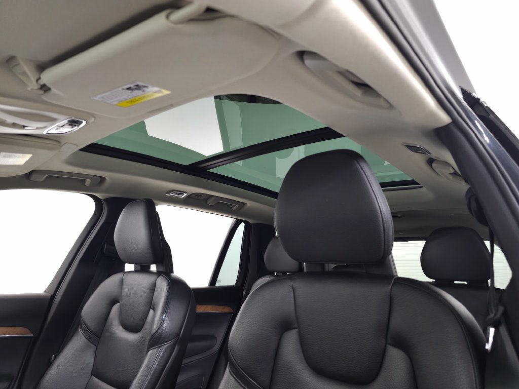 Used 2022 Volvo XC90 T6 Momentum w/ Climate Package AWD/4WD image 18