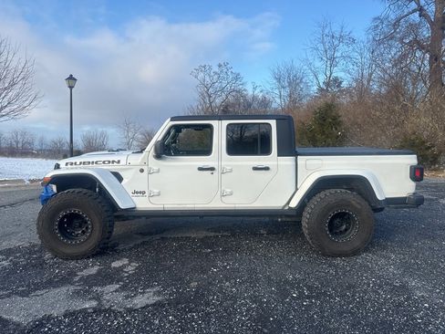 Used 2023 Jeep Gladiator Rubicon w/ Cold Weather Group image 2