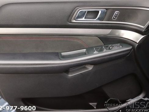 Used 2018 Ford Explorer XLT w/ Equipment Group 202A image 10